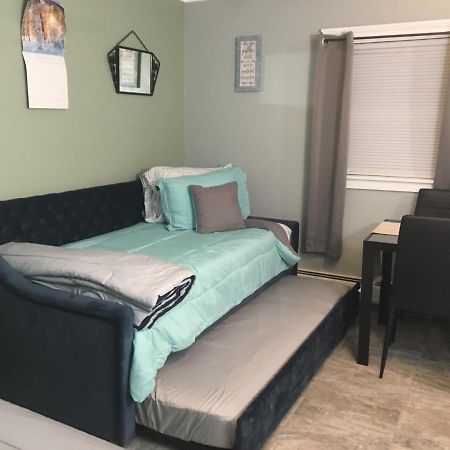 Home Away From Home, Recently Renovated North Troy Экстерьер фото